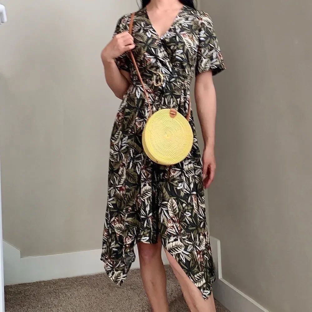 Collection 18 Hand-Crafted round Crossbody. - Picture 9 of 13